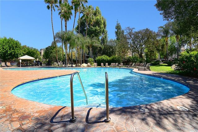 5525 Canoga Avenue 124, Woodland Hills, CA 91367