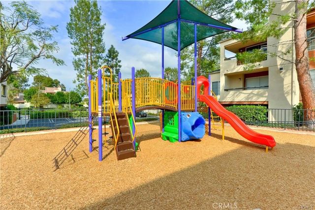 5525 Canoga Avenue 124, Woodland Hills, CA 91367