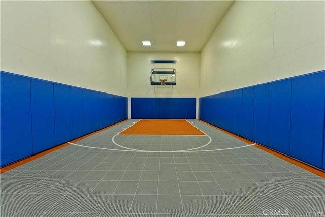 5525 Canoga Avenue 124, Woodland Hills, CA 91367