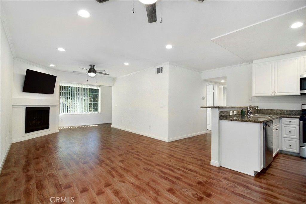5525 Canoga Avenue 124, Woodland Hills, CA 91367