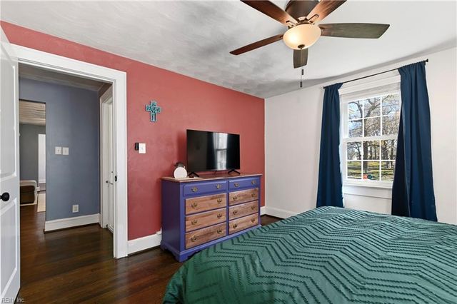 1536 Bainbridge BLVD, Chesapeake, VA 23324