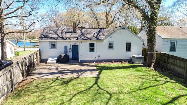 1536 Bainbridge BLVD, Chesapeake, VA 23324