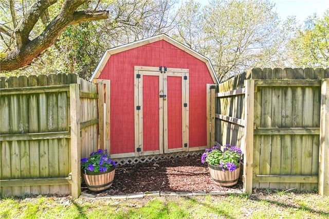 1536 Bainbridge BLVD, Chesapeake, VA 23324