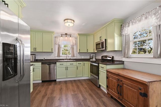 1536 Bainbridge BLVD, Chesapeake, VA 23324