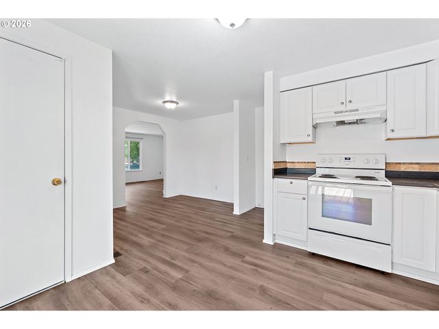 15641 Se HUGH Ave, Milwaukie, OR 97267