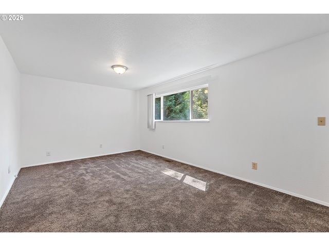 15641 Se HUGH Ave, Milwaukie, OR 97267