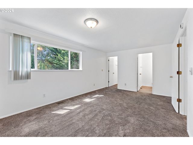 15641 Se HUGH Ave, Milwaukie, OR 97267