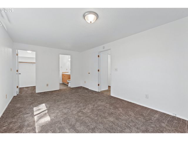 15641 Se HUGH Ave, Milwaukie, OR 97267
