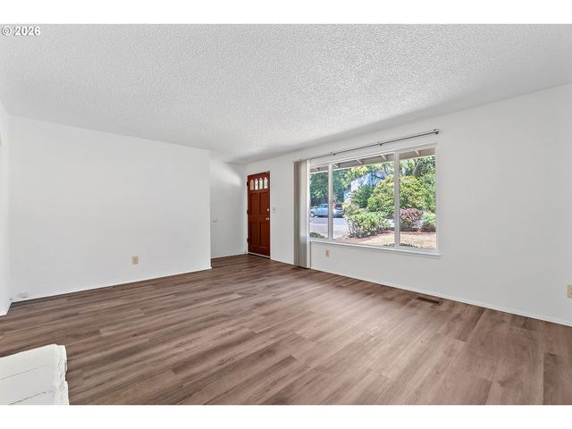 15641 Se HUGH Ave, Milwaukie, OR 97267