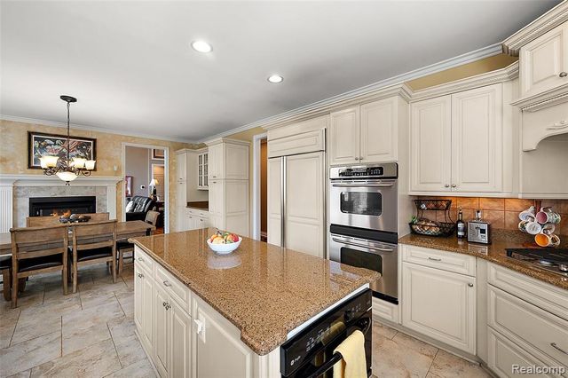 54232 Carrington Drive, Shelby Twp, MI 48316