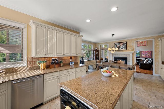 54232 Carrington Drive, Shelby Twp, MI 48316