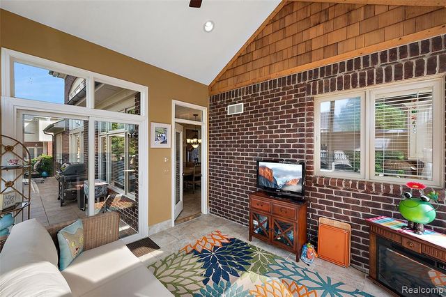 54232 Carrington Drive, Shelby Twp, MI 48316