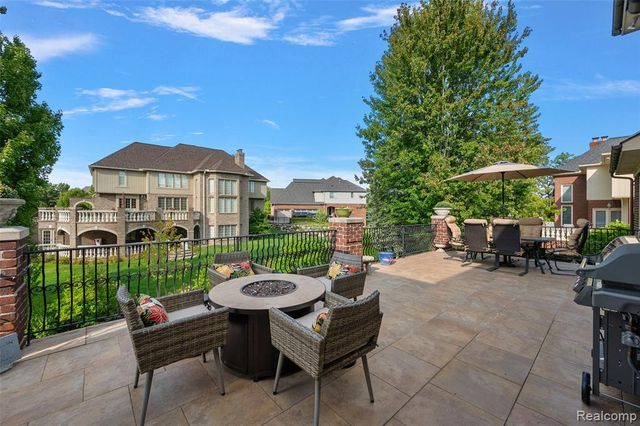 54232 Carrington Drive, Shelby Twp, MI 48316