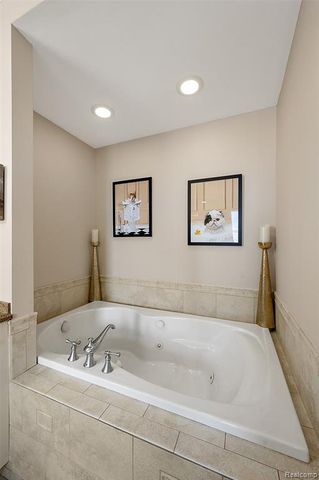 54232 Carrington Drive, Shelby Twp, MI 48316