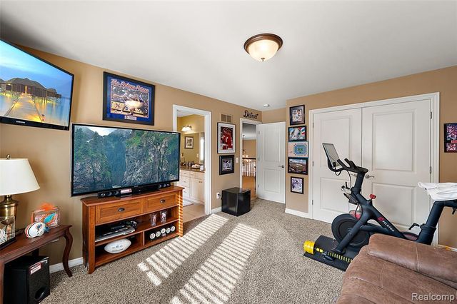 54232 Carrington Drive, Shelby Twp, MI 48316