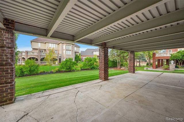 54232 Carrington Drive, Shelby Twp, MI 48316