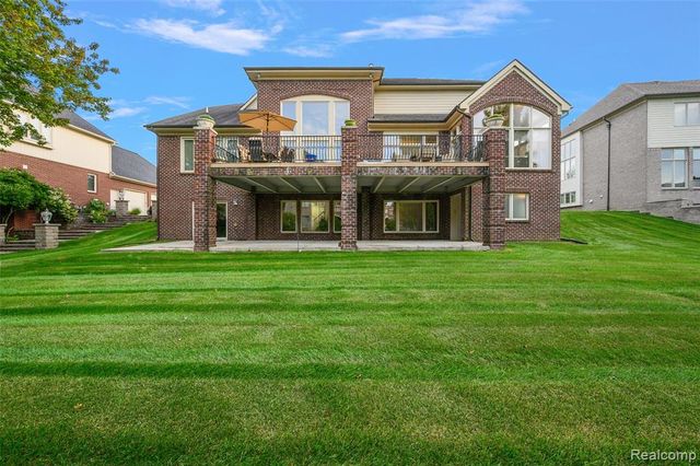 54232 Carrington Drive, Shelby Twp, MI 48316