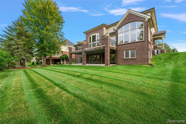 54232 Carrington Drive, Shelby Twp, MI 48316