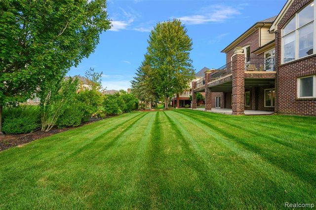 54232 Carrington Drive, Shelby Twp, MI 48316
