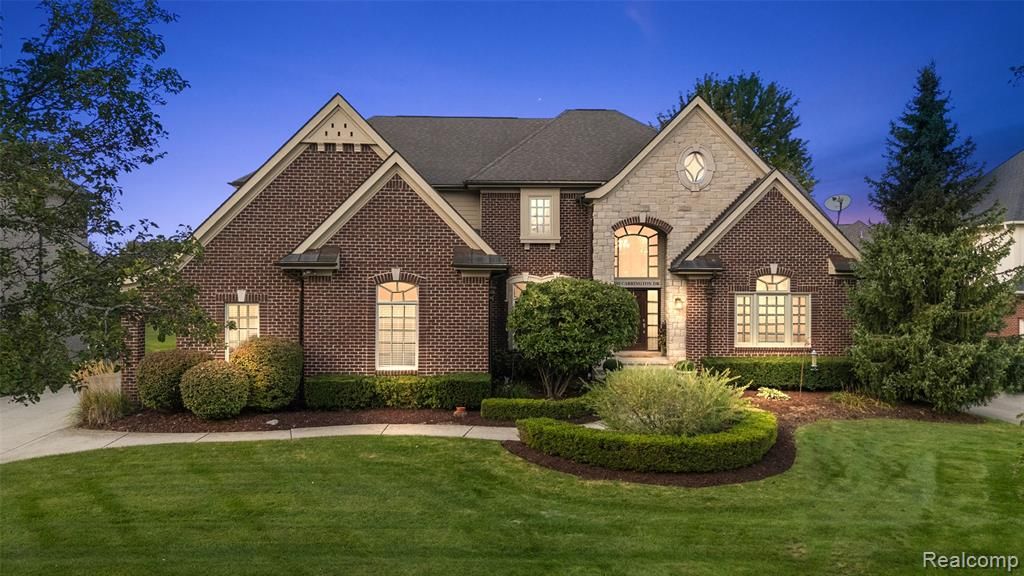 54232 Carrington Drive, Shelby Twp, MI 48316
