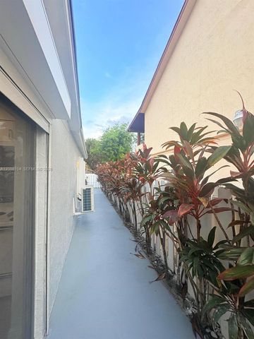 927 NW 106th Ave Circle 927, Miami, FL 33172