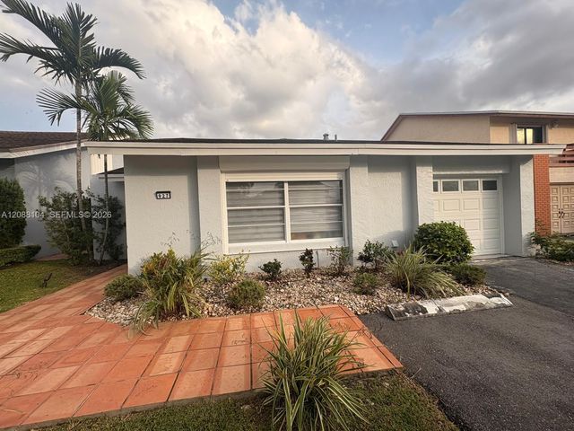 927 NW 106th Ave Circle 927, Miami, FL 33172