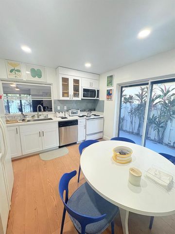 927 NW 106th Ave Circle 927, Miami, FL 33172