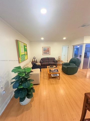 927 NW 106th Ave Circle 927, Miami, FL 33172