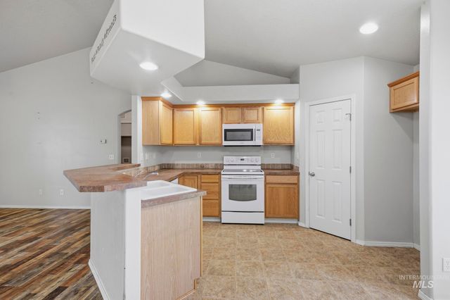 2611 Carnegie, Caldwell, ID 83607