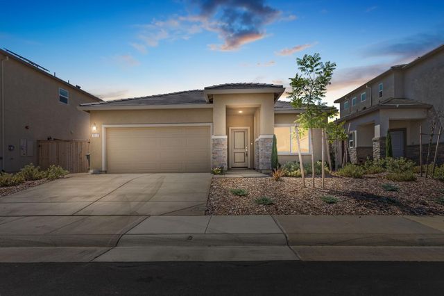 1317 River Run Cir, Ione, CA 95640