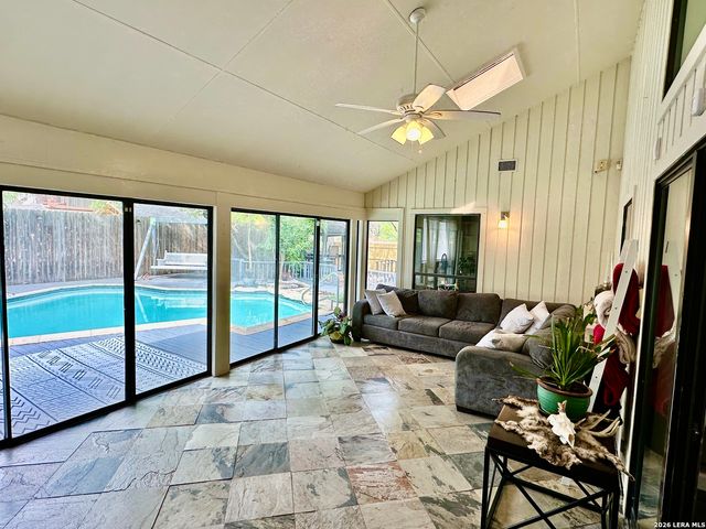 201 COUNTRY WOOD DR, San Antonio, TX 78216