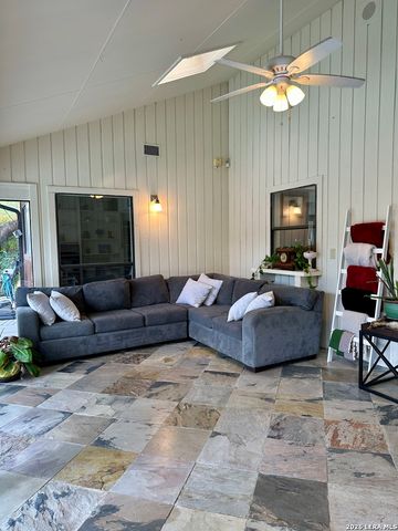 201 COUNTRY WOOD DR, San Antonio, TX 78216