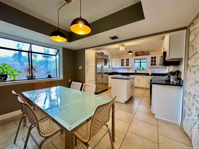 201 COUNTRY WOOD DR, San Antonio, TX 78216