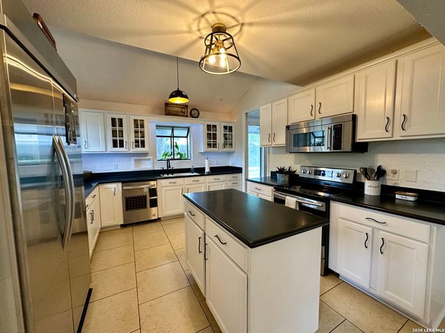 201 COUNTRY WOOD DR, San Antonio, TX 78216