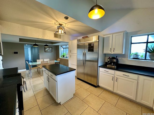 201 COUNTRY WOOD DR, San Antonio, TX 78216