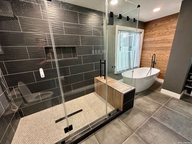 201 COUNTRY WOOD DR, San Antonio, TX 78216