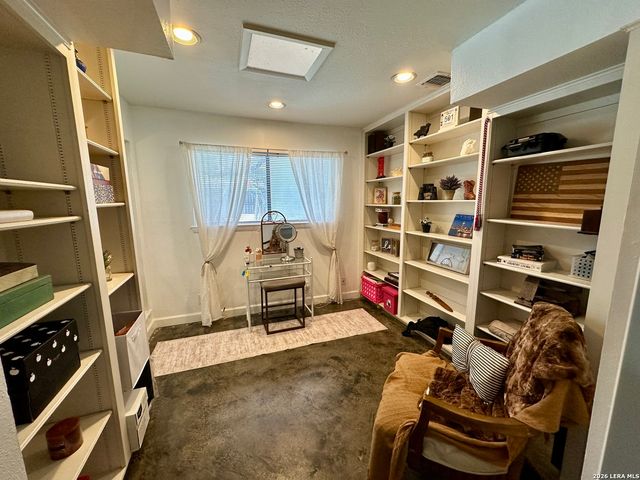 201 COUNTRY WOOD DR, San Antonio, TX 78216