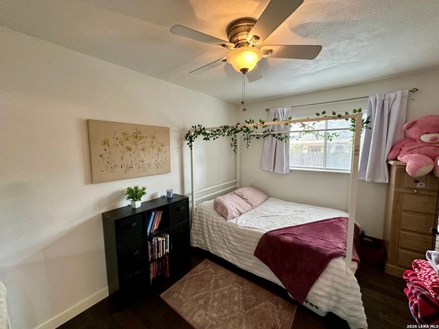 201 COUNTRY WOOD DR, San Antonio, TX 78216