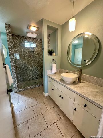 201 COUNTRY WOOD DR, San Antonio, TX 78216