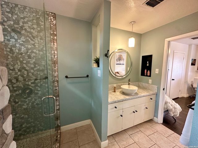 201 COUNTRY WOOD DR, San Antonio, TX 78216