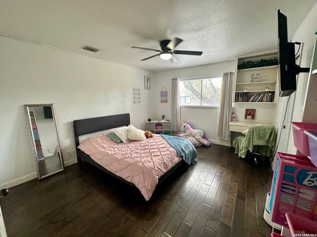 201 COUNTRY WOOD DR, San Antonio, TX 78216