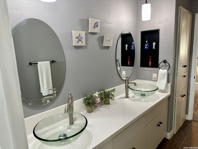 201 COUNTRY WOOD DR, San Antonio, TX 78216