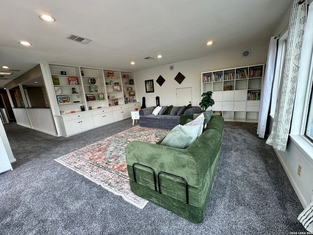 201 COUNTRY WOOD DR, San Antonio, TX 78216