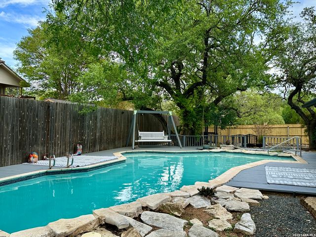 201 COUNTRY WOOD DR, San Antonio, TX 78216