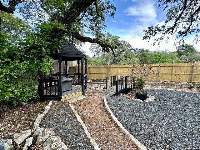 201 COUNTRY WOOD DR, San Antonio, TX 78216