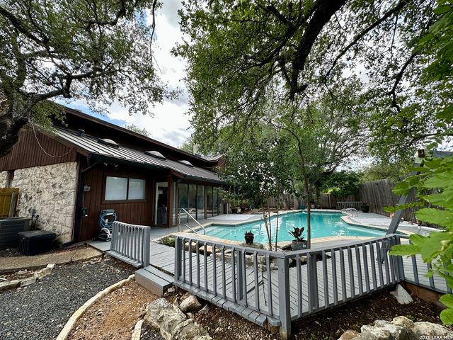 201 COUNTRY WOOD DR, San Antonio, TX 78216