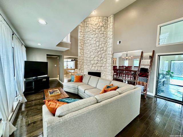 201 COUNTRY WOOD DR, San Antonio, TX 78216