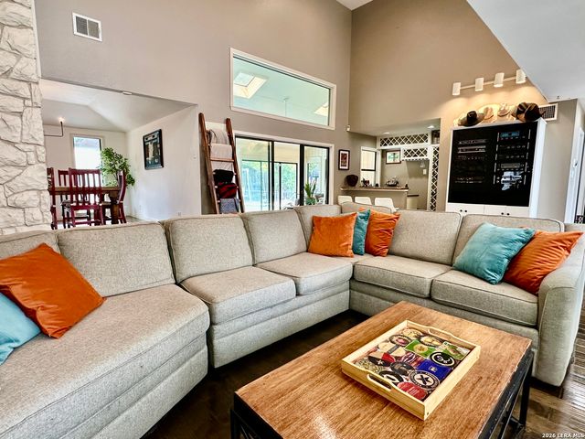 201 COUNTRY WOOD DR, San Antonio, TX 78216