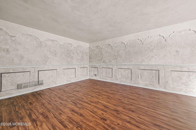 302 E Bird Village Road, Jackson, NJ 08527