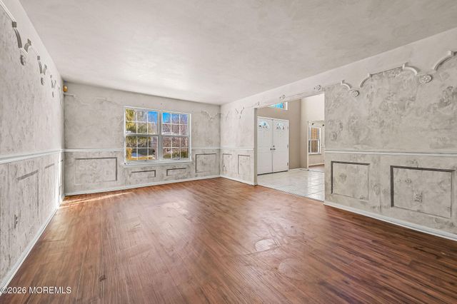 302 E Bird Village Road, Jackson, NJ 08527